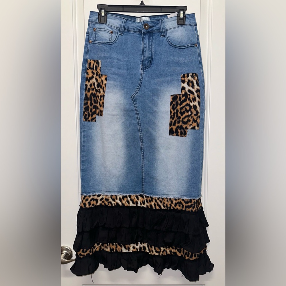 Shanna's Threads Women's Blue 5-Pocket Design Ruffle Denim Maxi Skirt